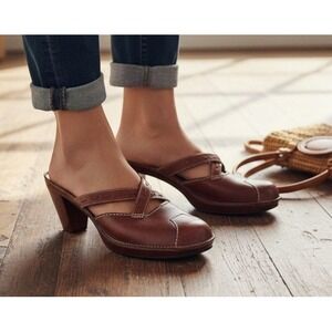 Artisan Clarks Mules Slide Heels Women Size 8 Red Leather Boho Retro Comfort